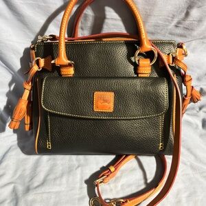 EUC Dooney & Bourke Pebble Grain Pocket Satchel, Color Black